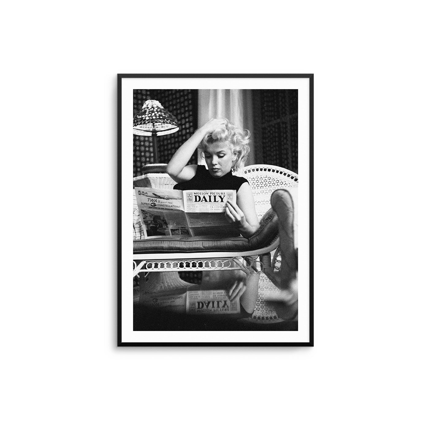 Marilyn Monroe Reading Poster - D'Luxe Prints